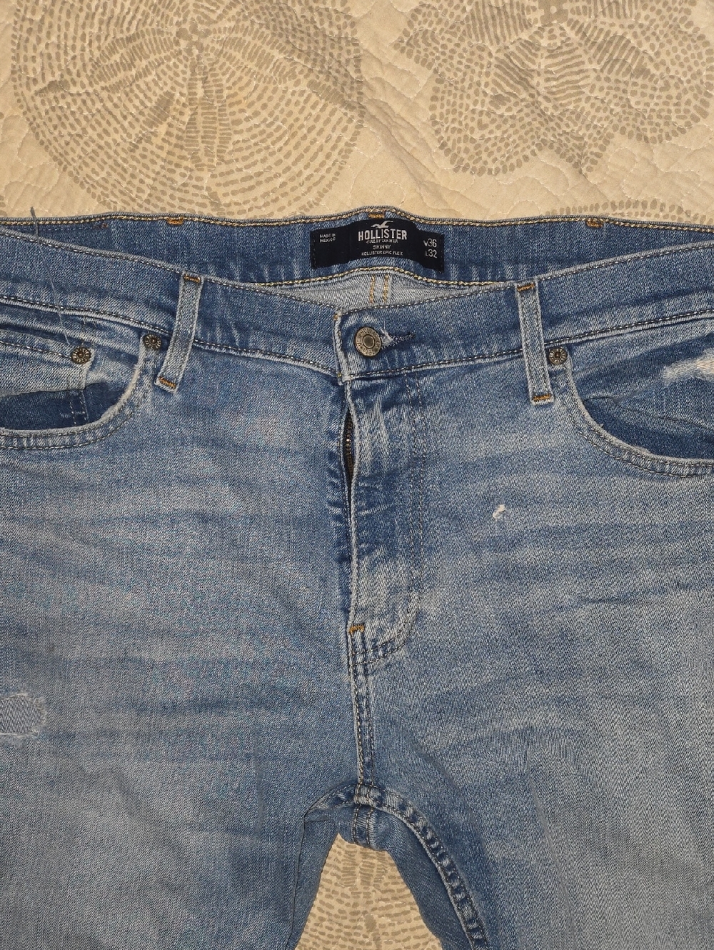 Hollister Men’s Light Wash Slim Straight Jeans